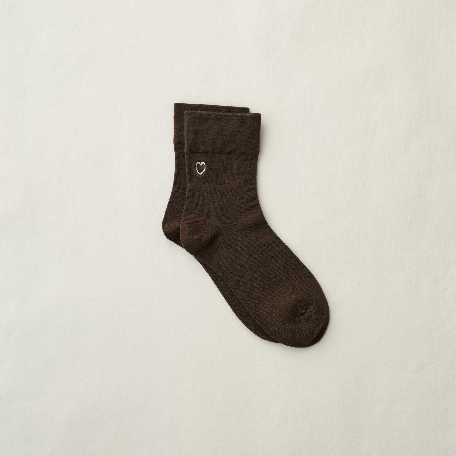 2026年9月納品｜4-4034｜Wool Rubber Free Embroidered Heart Socks